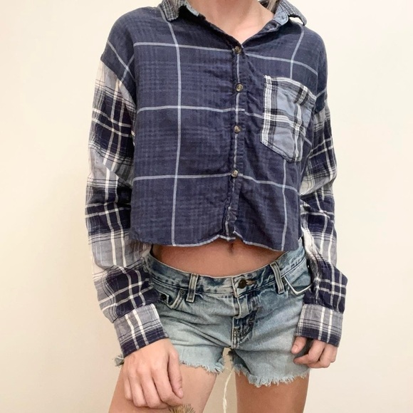 Checkered cropped button up flannel style shirt - Picture 5 of 7